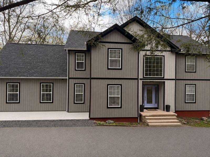 Siding CertainTeed- Board & Batten Color Grey Stone & Castlestone